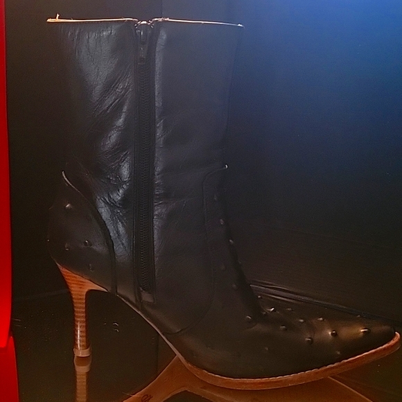 Lady beautiful black leather, ostrich boots sz 7 daisy's on side - Picture 4 of 8